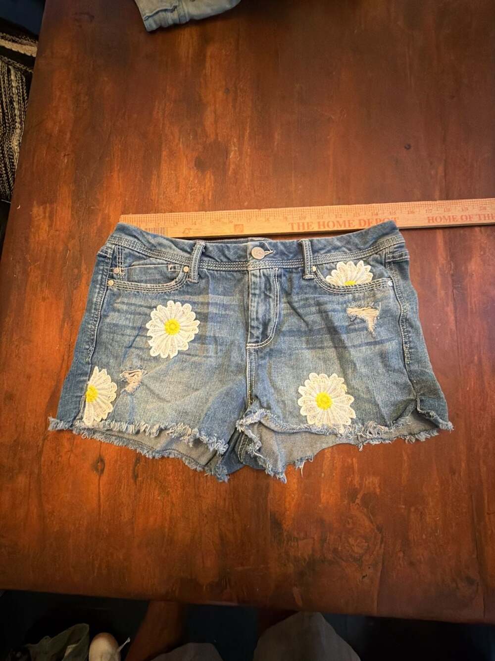 LC Lauren Conrad Daisy Embroidered Raw Hem Denim Shorts Size 10